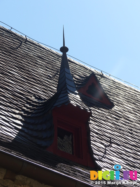 FZ016893 Curved tiled roof of Burg Eltz